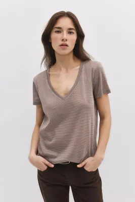 Produktbild von Glänzendes Basic-T-Shirt mit V-Ausschnitt, Beige, S