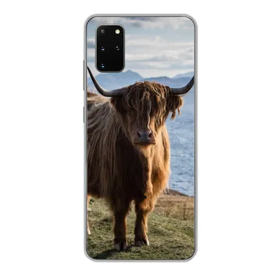 Produktbild von MuchoWow® Handyhülle Schutzhülle Hülle für Samsung Galaxy S20 Plus Schottische Highlander - Bergen - Meer Silikon Softcase Handy Hülle - Hartschale