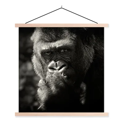 Produktbild von MuchoWow® Textilposter Tierprofil Gorilla in schwarz und weiß 120x120 cm mit holzfarbenen Rahmen - Textil-Poster
