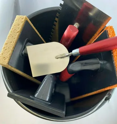 Produktbild von Fugbox 6 teilig Waschset Baueimer Fliesenlegerset Zahnkelle Spachtelkelle Holzgriff ConToo CT02