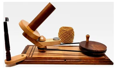 Produktbild von Garnwickler – Großer Holzwickler zum Stricken und Häkeln – Robuster Wollwickler