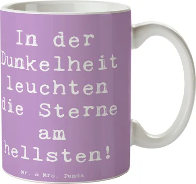 Produktbild von Mr. & Mrs. Panda Kaffeetasse Spruch Angst vor Dunkelheit überwinden - Lavendeltraum - Geschenk, Becher, Tasse, Mut schenken, Henkelpott, Licht in der, Dunkle Zeiten