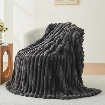 Produktbild von Flauschige Flanelldecke mit Kunstfell, 153 x 203 cm