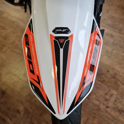 Zdjęcie produktu dla Naklejki 3D do motocykli - ochrona i dekoracja