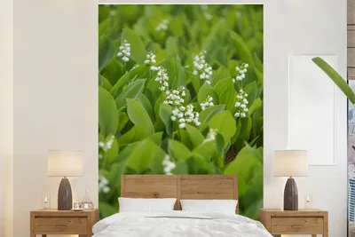 Produktbild von MuchoWow® Fototapete für Wohnzimmer oder Schlafzimmer Wandtapete Vinyl Motivtapete Ein blühendes Feld voller Lilien von Dalen - 160x240 cm - Vinyltapete