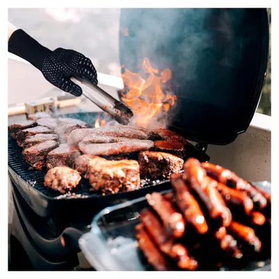 Produktbild von Grillhandschuhe bis 800°C hitzebeständig, feuerfeste Handschuhe mit Anti-Rutsch-Silikon, waschbare Topfhandschuhe, extra lange Kochhandschuhe, Backhandschuhe, Ofenhandschuhe für die Küche (Schwarz)