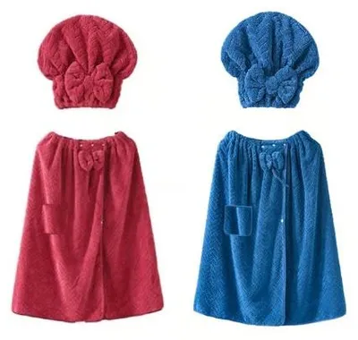 Zwei Sets aus Handtuchwickel und Haube, eines rot und eines blau, beide mit Schleifendetail