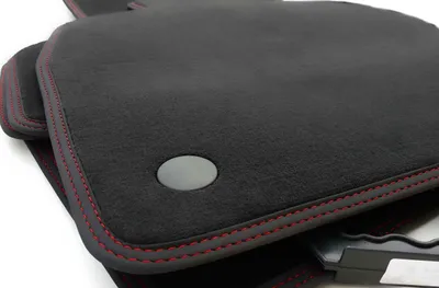 Produktbild von Fußmatten für Mercedes A B Klasse W177 W247 / CLA C118 (Edle Doppelnaht Rot) Premium Velours Matten Autoteppich 4-teilig Schwarz