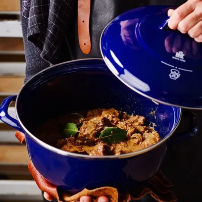 Zdjęcie produktu dla BK Indigo emaliowana brytfanna z pokrywką z ceramiczną powłoką nieprzywierającą wolną od PFAS, 22 cm/3,3 l, indukcja, można myć w zmywarce