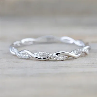 Produktbild von Frauen Ring Twisted Form Strass Intarsien Legierung Galvanisieren Fingerring Schmuck für Verlobung-Silber,US 6