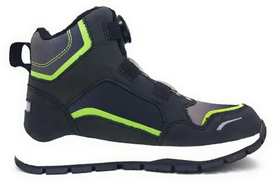 Imagen del producto de Botas de invierno negras para niños de la marca Mustang, ideales para uso diario