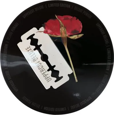 Produktbild von Uppercut Deluxe Resin & Rose Pomade 100 g – Haarpomade für Männer, klassischer Duft, starker Halt, glänzendes Finish