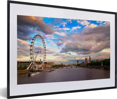 Produktbild von MuchoWow® MuchoWow® Gerahmtes Poster Weiße Wolkenformation über dem London Eye in London 60x40 cm - Poster mit zchwarzem Bilderrahmen - Schlafzimmer - Plakat in Rahmen - Drucken