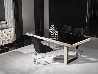 Produktbild von Elegantes Weißes Esstisch- und Stuhl-Set aus Holz und Metall