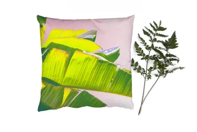 Produktbild von MuchoWow® Zierkissen Sofakissen Wohnzimmer Dekokissen 45x45 cm Bananenblatt - Blätter - Tropisch - Sommer - Schlafpolster - Polster für das Sofa