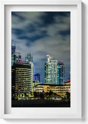 Produktbild von Großstadt bei Nacht– Wandbild mit Rahmen – Gerahmtes Bild  – Wanddekoration – 40x60 cm – Weiß
