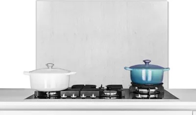 Produktbild von KitchenYeah®  Spritzschutz Küche - Küchenrückwand - Wandschutz für Herd und Spüle - Beton - Weiß - Grau 80x55 - Alu-Dibond (Alternative zum Spritzschutz aus Glas) - Hitzebeständig - Herdspritzschutz -