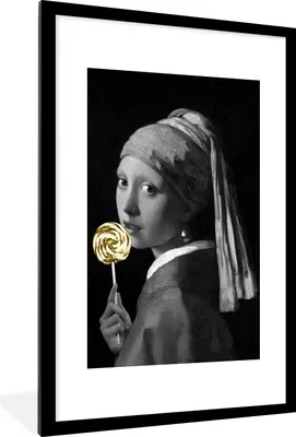 Produktbild von MuchoWow® MuchoWow® Gerahmtes Poster Mädchen mit einem Perlenohrring - Johannes Vermeer - Lollipop - Gold 60x90 cm - Poster mit zchwarzem Bilderrahmen - Dekoration - Wandposter Wohnzimmer - Hochwertig