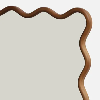 Produktbild von sweeek - Organischer Spiegel aus Heveaholz 92,5 cm - 92,5 x 61 cm