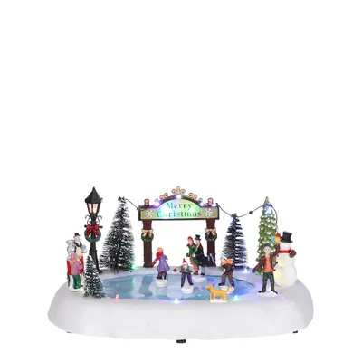 Zdjęcie produktu dla Miniaturowa wioska świąteczna LuVille jeżdżąca na łyżwach po stawie - dł. 32 x szer. 25 x wys. 15 cm