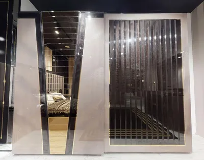 Produktbild von Casa Padrino Luxus Schlafzimmerschrank Grau / Schwarz / Gold - Moderner verspiegelter Kleiderschrank mit 2 Schiebetüren - Luxus Schlafzimmer & Hotel Möbel