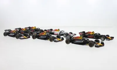 Produktbild von Bburago BBU18-VERSTAPPENSET-01 - 1/43 - Red Bull 7er Set, Formel 1, 2023, Oracle Red Bull Racing, Red Bull - Neu