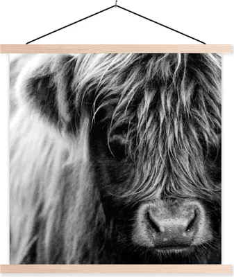 Produktbild von MuchoWow® Textilposter Schottisches Hochlandrind - Porträt - Schwarz - Weiß 120x120 cm mit holzfarbenen Rahmen - Textil-Poster