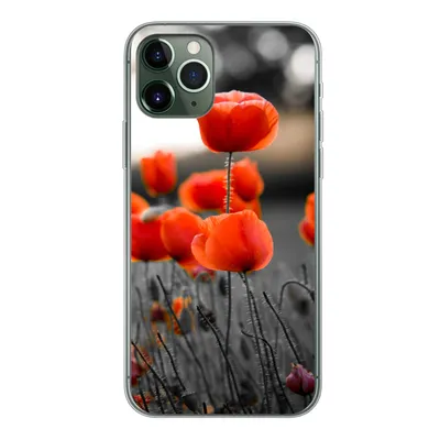Produktbild von MuchoWow® Handyhülle Schutzhülle Hülle für iPhone 11 Pro Rote Mohnblumen vor schwarzem und weißem Hintergrund Silikon Softcase Handy Hülle - Handy