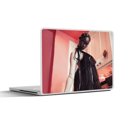 Produktbild von MuchoWow® Laptop Aufkleber Sticker Cover Frau - Pastell - Hohe Absätze - Porträt 25x18 cm - Laptop-Deko