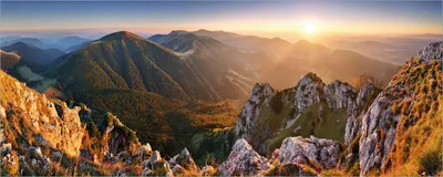 Produktbild von Wallario selbstklebendes Poster - Berglandschaft mit Sonnenuntergang in der Slowakei, Größe: 80 x 200 cm