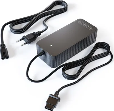 Immagine prodotto di GO SOLID! Caricabatterie compatibile con NIU KQi3, KQi3 Pro, KQi3 Max monopattino elettrico – 53.5V / 2A
