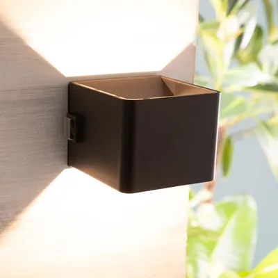 Produktbild von Portable LED Wandlampe für Außen - 10 x 10 x 8 cm - in Schwarz