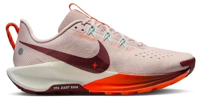 Produktbild von Nike React Pegasus Trail 5 Silt Red Hyper Crimson Sail Dark Team Red (Women's) - EU 42