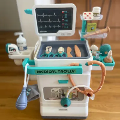 Produktbild von Medizinisches Spielzeug Doktor Spielzeug Set für Jungen Mobile Cart großes Geschenk für Mädchen Kleinkinder 26 St.