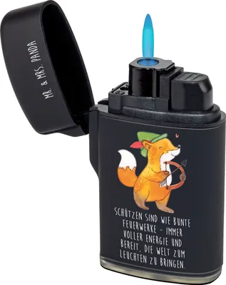 Produktbild von Mr. & Mrs. Panda Feuerzeug Schütze Astrologie - Schwarz - Geschenk, Tierkreiszeichen, anzünder, sturmfeuerzeug, Sternzeichen, Geschenkidee, Geburtstagsgeschenk