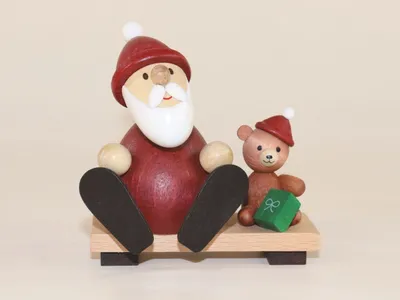 Produktbild von Weihnachtsmann mit Teddy auf Bank  (8,5cm) von Ullrich Kunsthandwerk