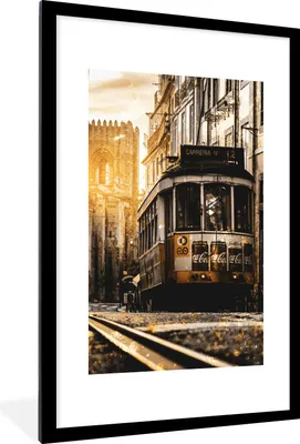 Produktbild von MuchoWow® MuchoWow® Gerahmtes Poster Straßenbahn - Lissabon - Gold 60x90 cm - Poster mit zchwarzem Bilderrahmen - Dekoration - Wandposter Wohnzimmer - Hochwertig