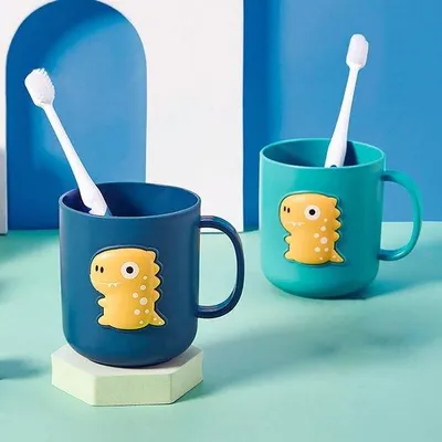 Produktbild von Famanu Becher für Kinder - Set von 2 - Dinosaurier Design - Antirutsch und Langlebig