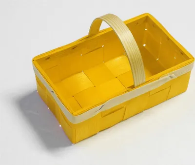 Imagen del producto de Cesta rectangular Nestler con asa, de 22 cm de largo, 14 cm de ancho y 7 cm de alto, de color amarillo