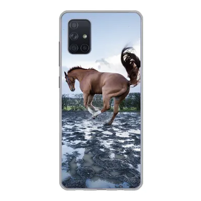 Produktbild von MuchoWow® Handyhülle Schutzhülle Hülle für Samsung Galaxy A71 Ein bockendes Pferd in den Pfützen Silikon Softcase Handy Hülle - Kartenbesitzer