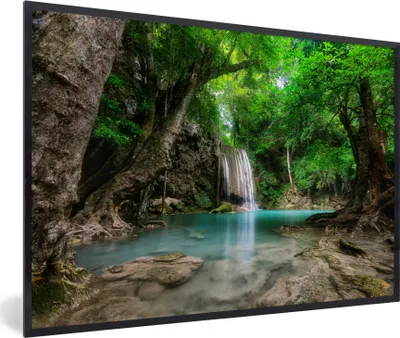 Produktbild von MuchoWow® Gerahmtes Poster Dschungel - Wasserfall - Pflanzen - Wasser - Natur 60x40 cm - Poster mit Schwarzem Bilderrahmen Wandposter Rahmen Foto Bilder - Printing - Wanddeko Schlafzimmer