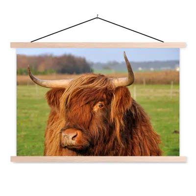 Produktbild von MuchoWow® Textilposter Schottischer Highlander - Gras - Baum 120x80 cm mit holzfarbenen Rahmen - Aufhängeset
