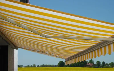Produktbild von Elektrische Kassetten-Markise H123, Vollkassette Volant 4,5x3m  Polyester Gelb/Weiß