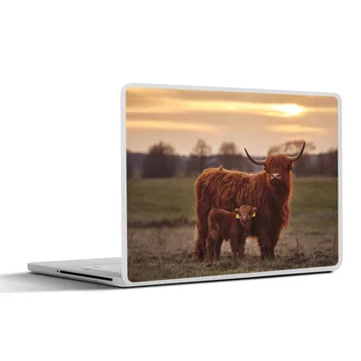 Produktbild von MuchoWow® Laptop Aufkleber Sticker Cover Schottische Highlander - Tiere - Landschaft - Sonnenuntergang - Kuh 30x22 cm - Laptop-Sticker