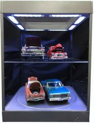 Produktbild von Vitrine mit LED-Beleuchtung und Drehteller silber für Modellautos Triple9