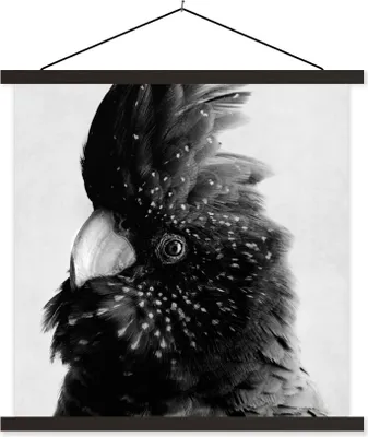 Produktbild von MuchoWow® Textilposter Nahaufnahme eines Kakadus vor einem grauen Hintergrund - schwarz und weiß 90x90 cm mit schwarzem Rahmen - Magnetisches