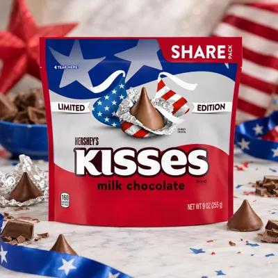 Obrázok produktu pre Hershey's Kisses, mliečna čokoláda, edícia v červeno-bielo-modrých farbách, limitovaná edícia, 255 g