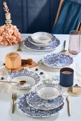 Produktbild von Hermia Concept, Hochwertiges 24-teiliges Dinner Set aus 100% Porzellan, Blau und Dunkelblau | 6 Servierplatten (25 cm), 6 Teller (19 cm), 6 Schalen (14 cm), 6 Dessertteller (20 cm) | Spülmaschinenfest, nicht mikrowellengeeignet.