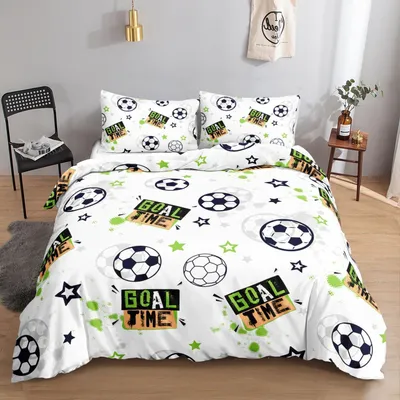 Obrázok produktu pre Sada posteľnej bielizny s motívom futbalu pre deti, s potlačou v štýle graffiti a karikatúr. Obsahuje: obliečka na prikrývku 135x200 cm a obliečka na vankúš 80x80 cm, 2-dielna sada