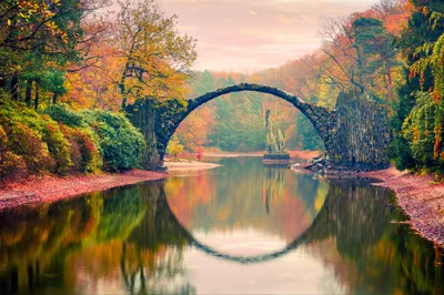 Zdjęcie produktu dla Fototapeta abstrakcja Dekoracja do Salonu Krajobraz Przyrodniczy z widokiem na Most Rakotz ozdoba ścienna 3D 416x254cm